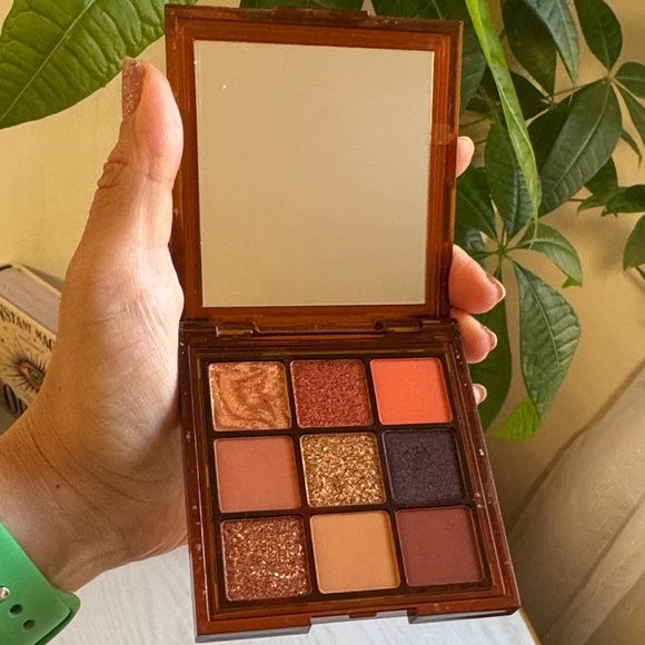 HUDA BEAUTY Caramel Brown Palette - Picture 2 of 4